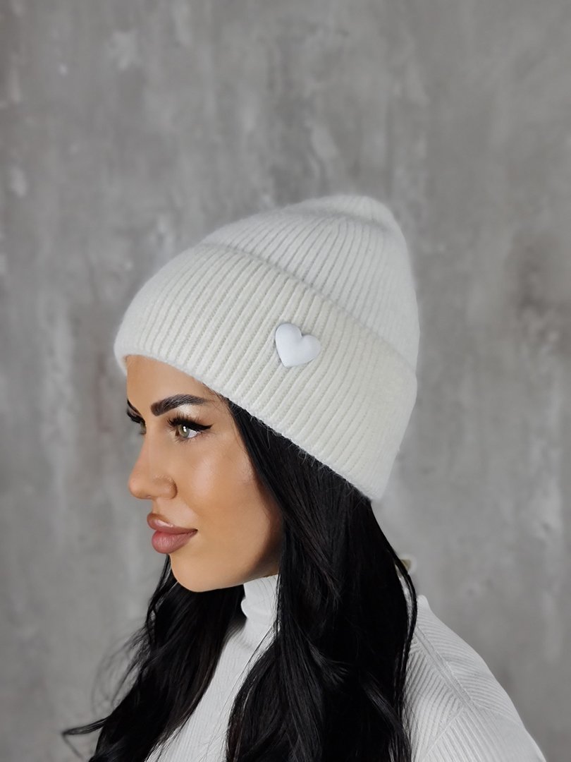 Шапка Mondana с сердечком белая, фотография №2