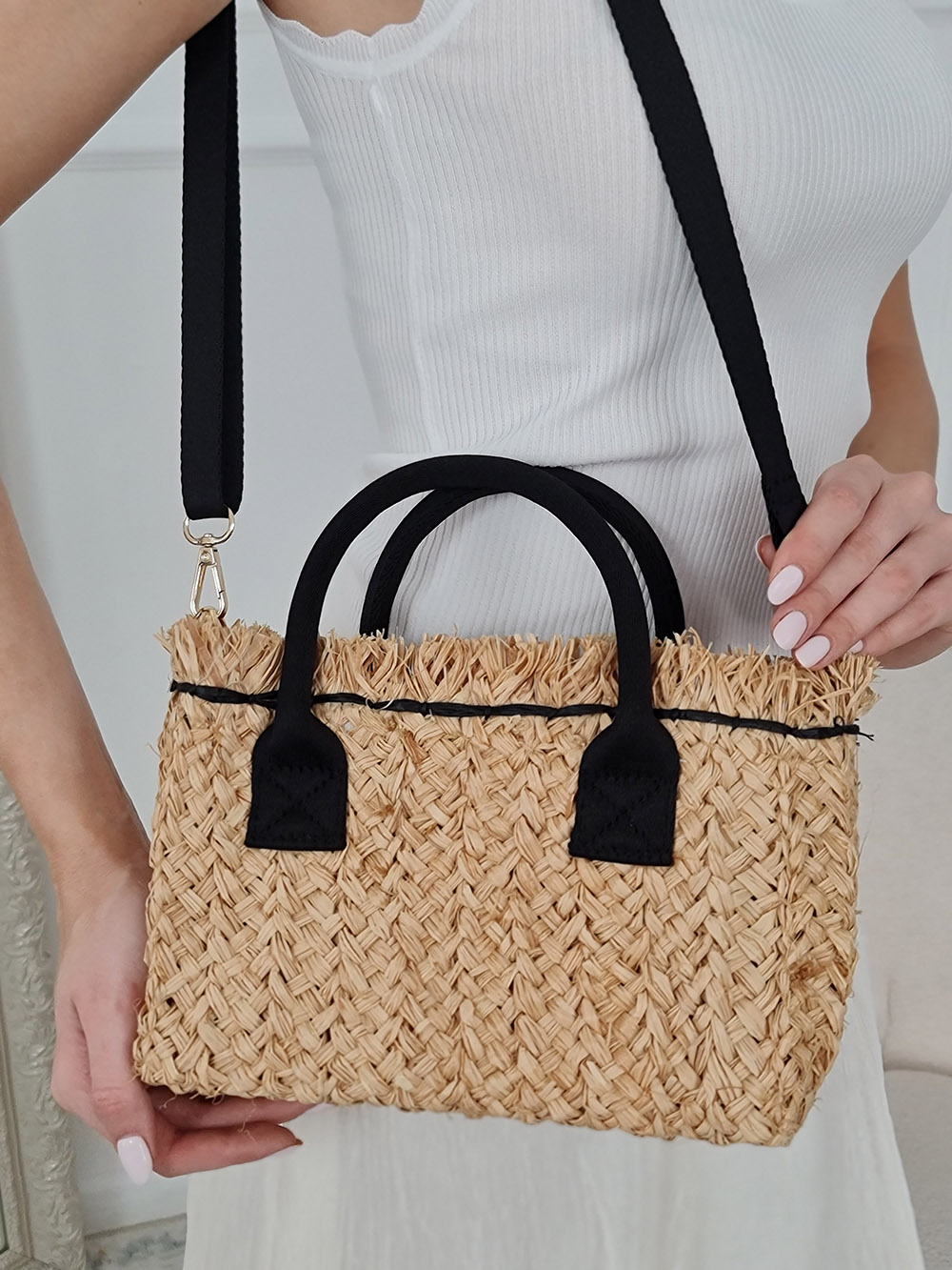 Сумка плетенная карамель с черной ручкой, фотография №6