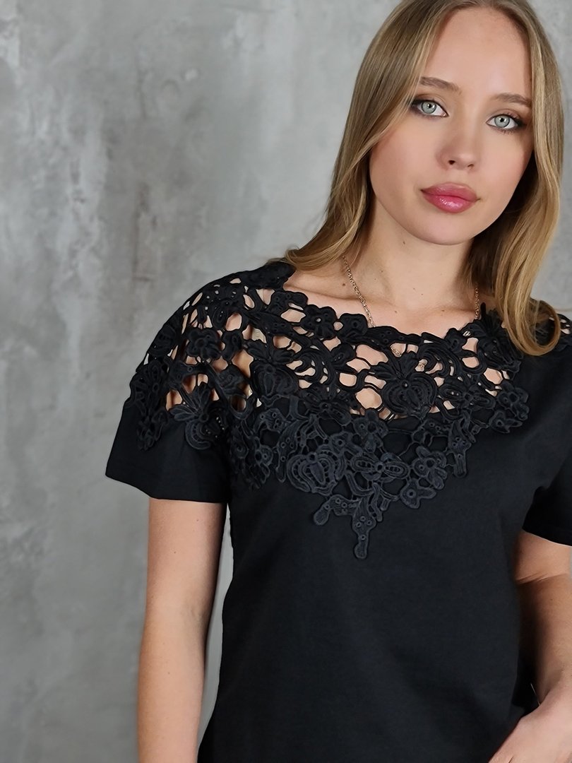Футболка Y.Two с кружевной вставкой на плече черная, фотография №3