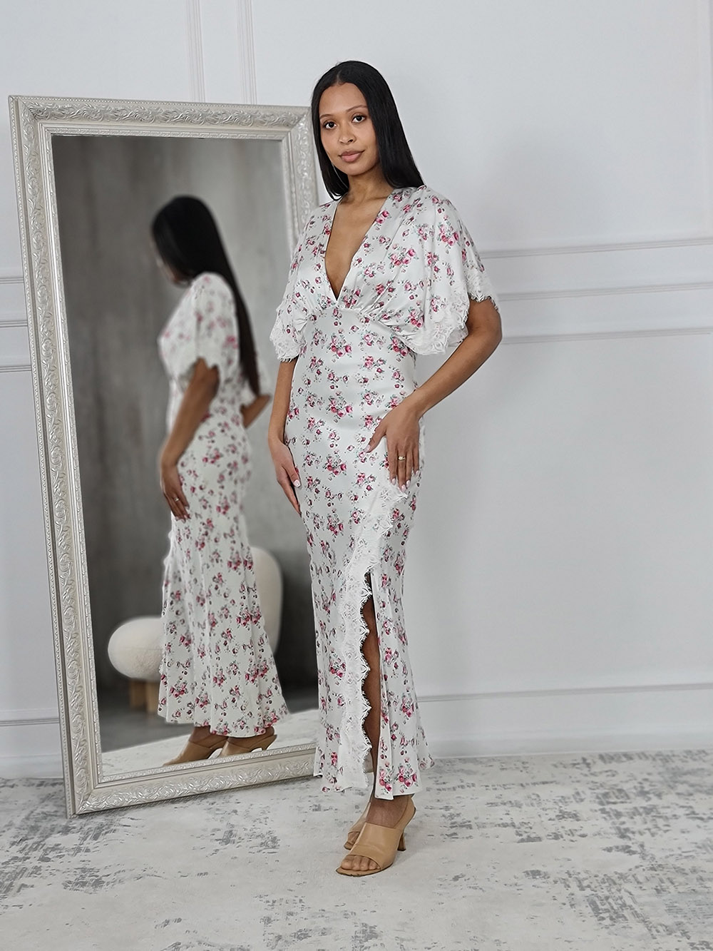 Платье Imperial с цветочным принтом и кружевом на рукавах молочное, фотография №1