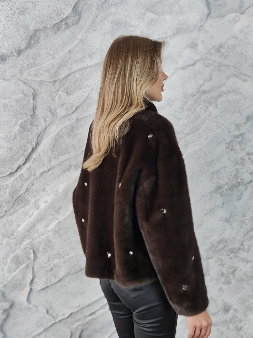 Шуба Vicolo экомех с камнями шоколад, фотография №4
