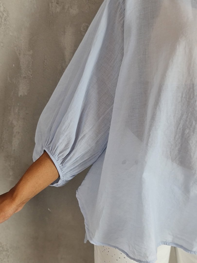 Рубашка MIHO'S с резинкой на рукавах голубая, фотография №4