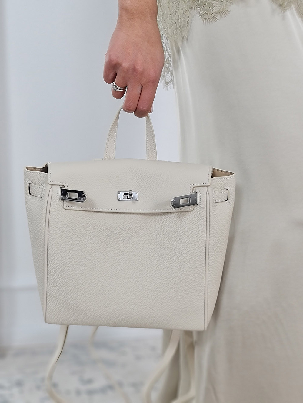 Рюкзак с серебрянной вставкой с ключиком кремовая, фотография №1