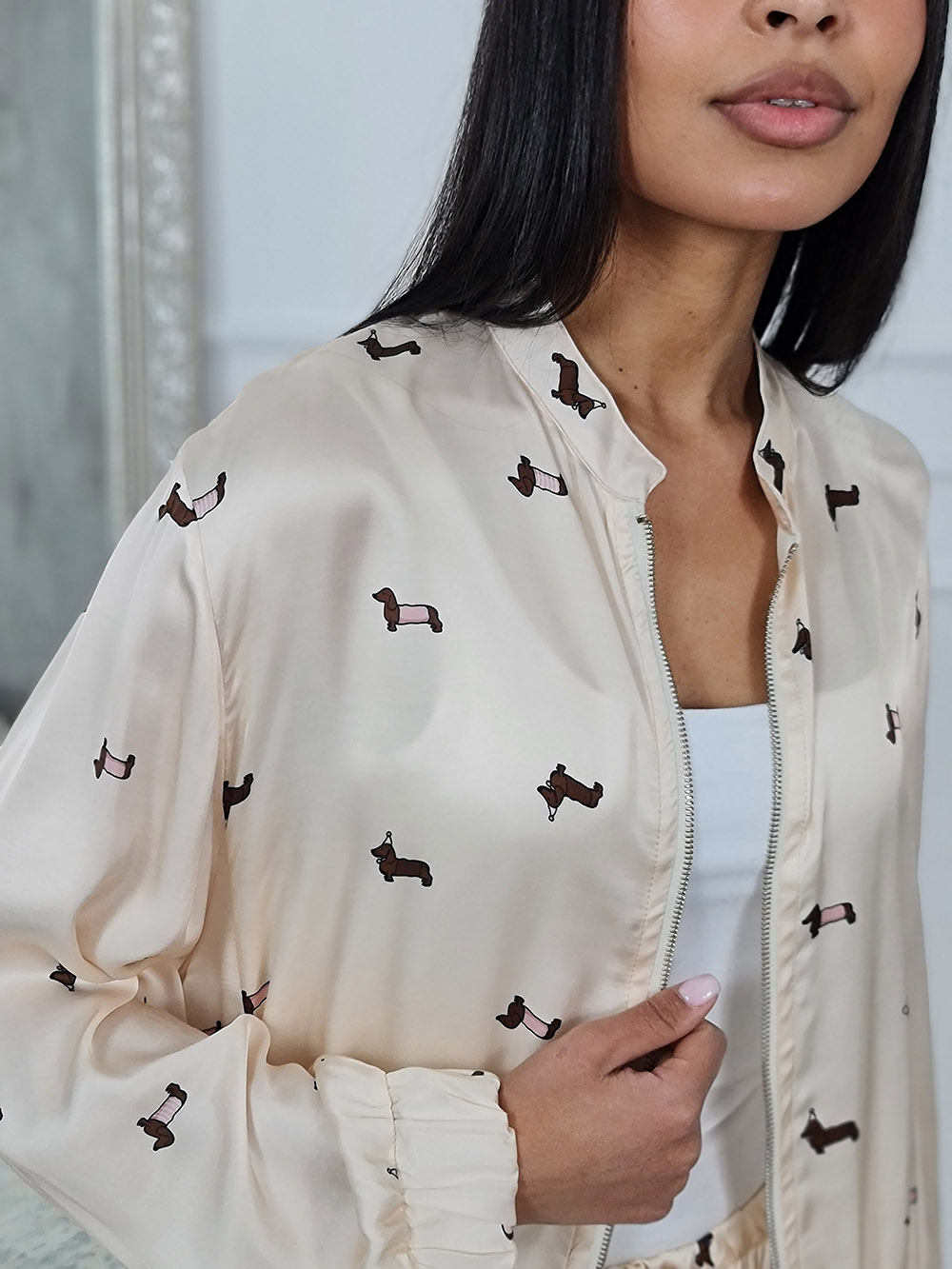 Бомбер с таксами от костюма молочного, фотография №2