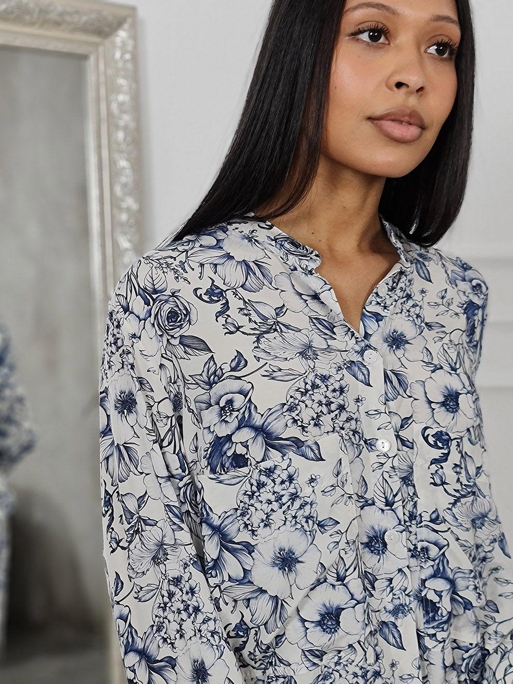 Костюм MIHOs атласный с узором белый, фотография №3