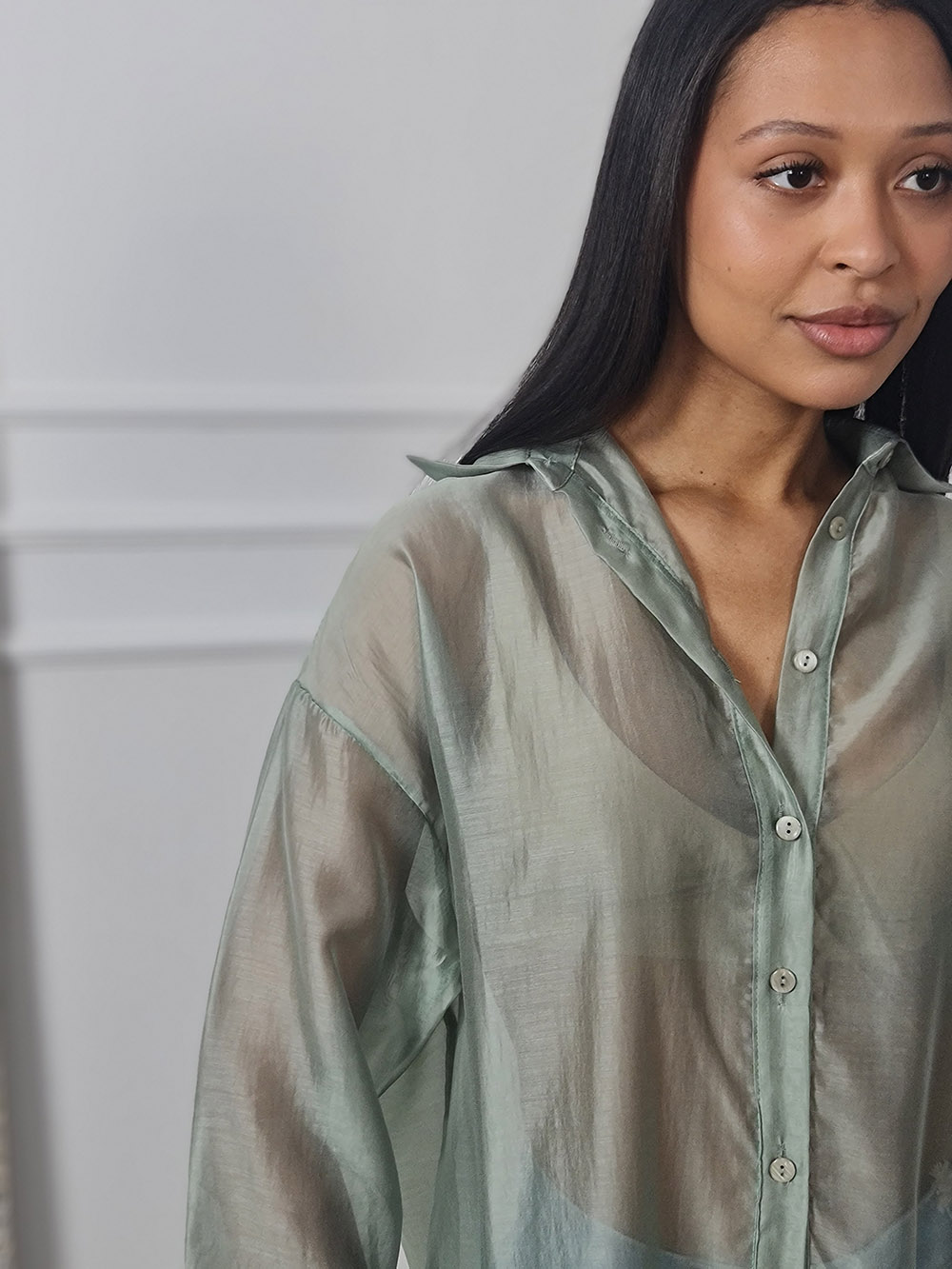 Рубашка MIHOs удлиненная с розой на спине оливка, фотография №2