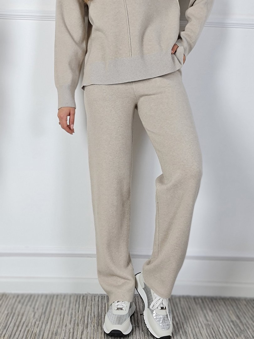 Костюм Melany джемпер со швами и прямые брюки бежевый, фотография №2