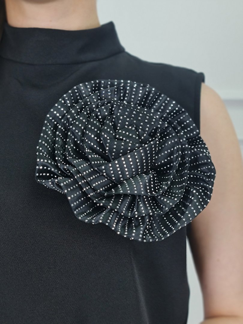 Платье Adele & Beautty tricot короткое с брошью-цветком черное, фотография №4