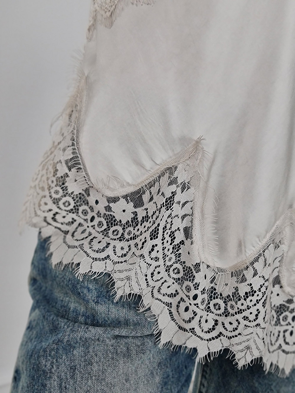 Топ WI&CO с кружевом наискосок тауп, фотография №2