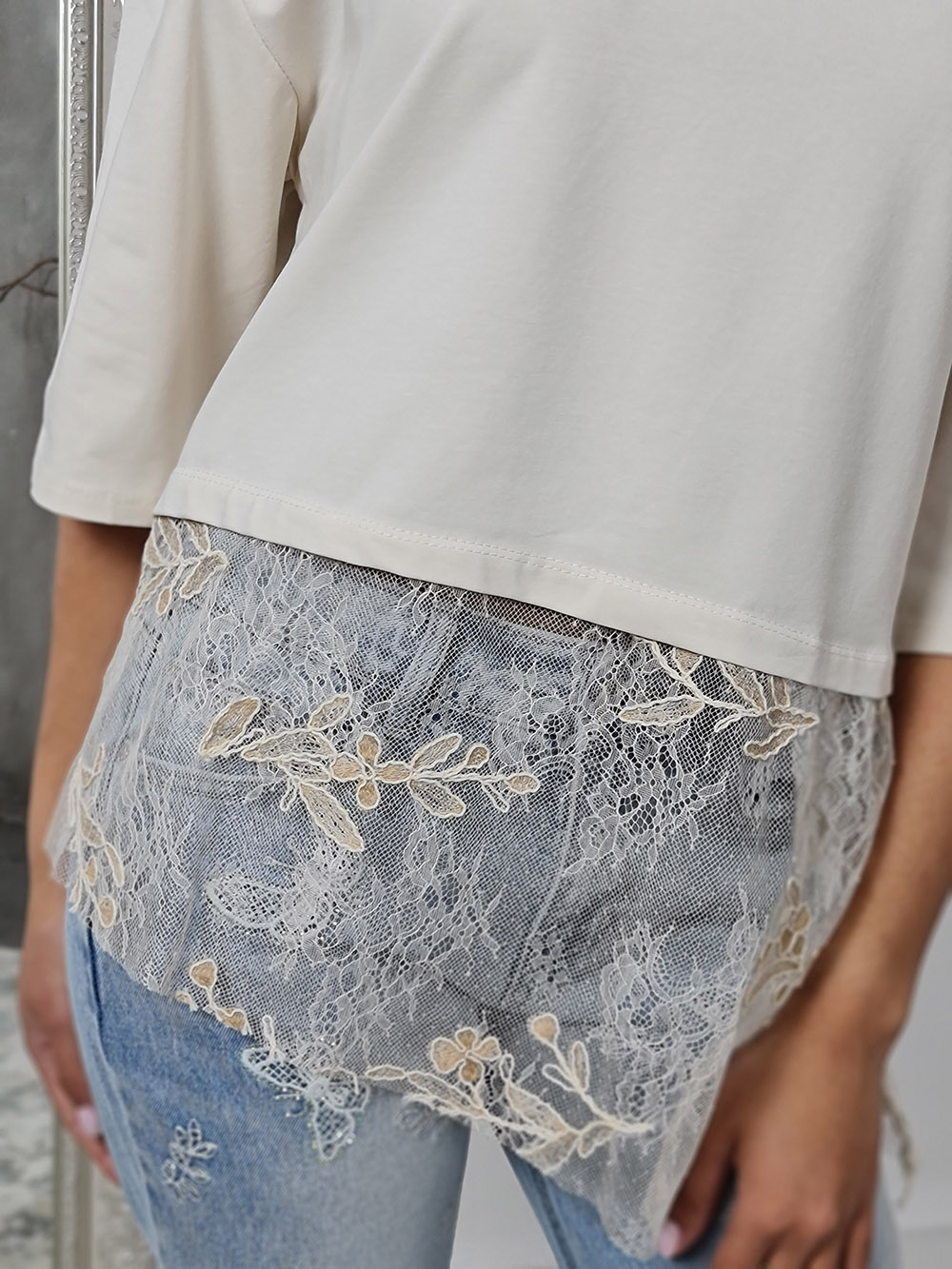 Футболка MIHO'S с кружевом снизу кремовая, фотография №2