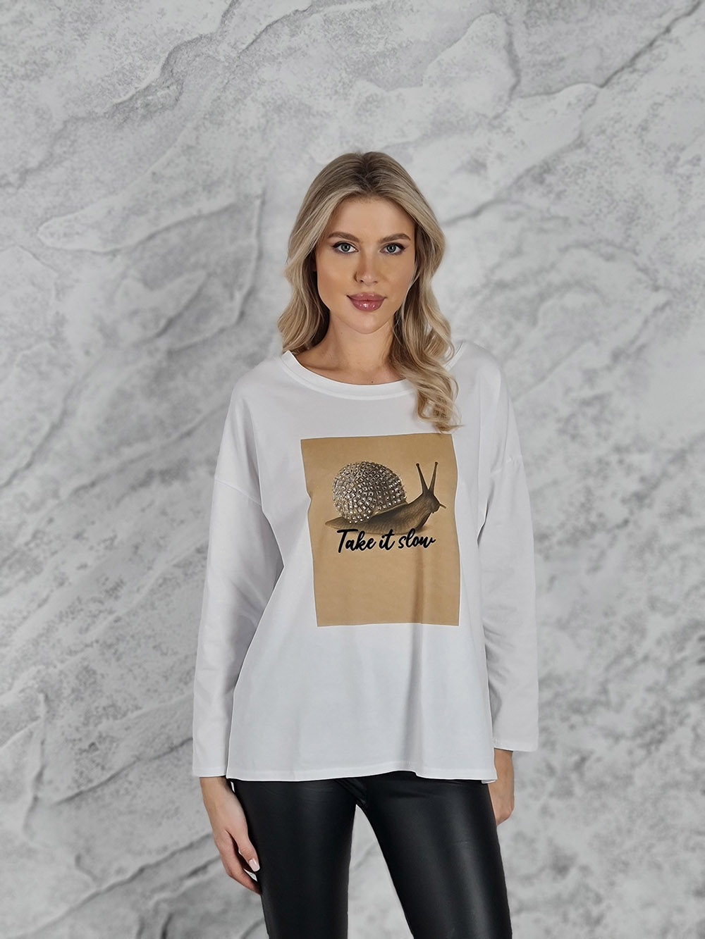 Лонгслив Mitica&Co. оверсайз низкое плечо принт улитка белый, фотография №4