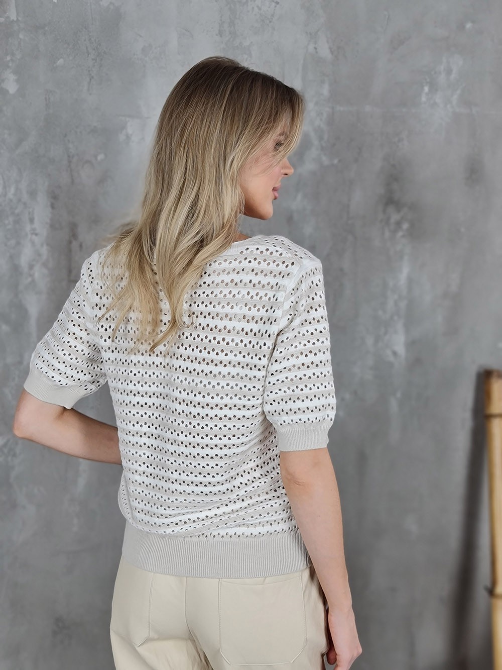 Джемпер LIVAN'S с коротким рукавом полосатый с дырками кремовый, фотография №3