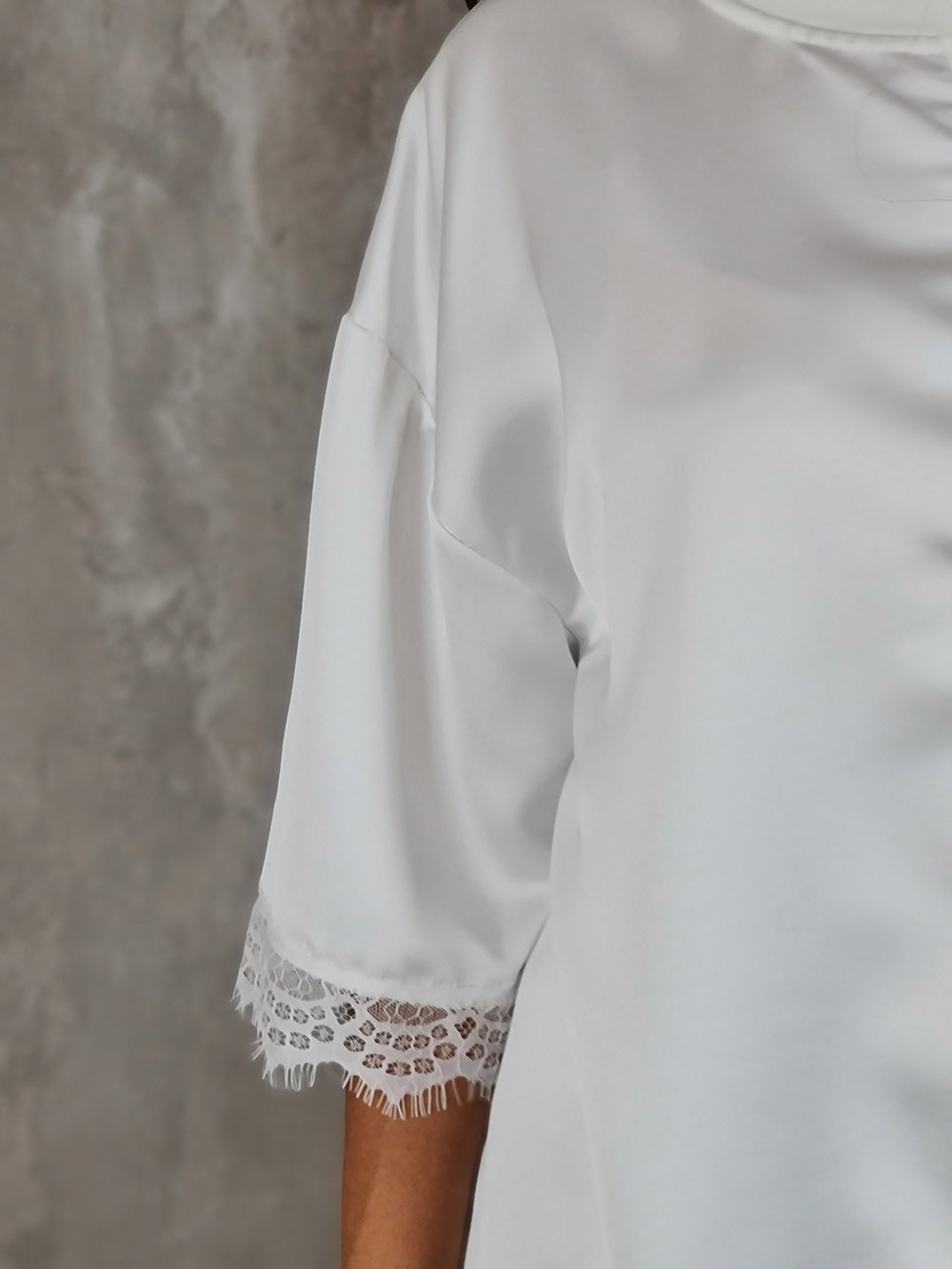 Туника MIHO'S атласная с кружевным низом белая, фотография №3
