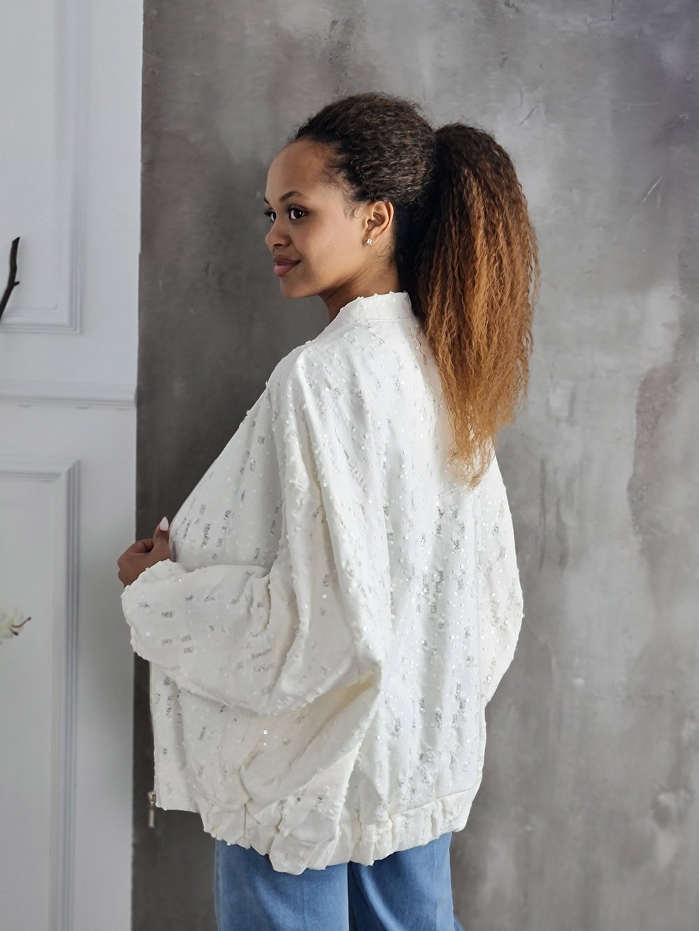 Бомбер Mitica&Co. джинсовый с пайетками на молнии молочный, фотография №4