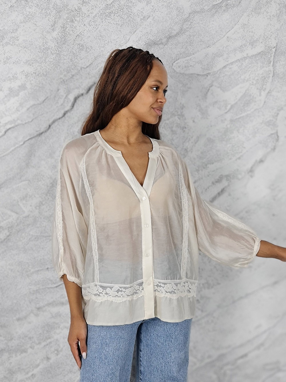 Блузка MIHO'S v вырез кружевные полоски кремовая, фотография №1