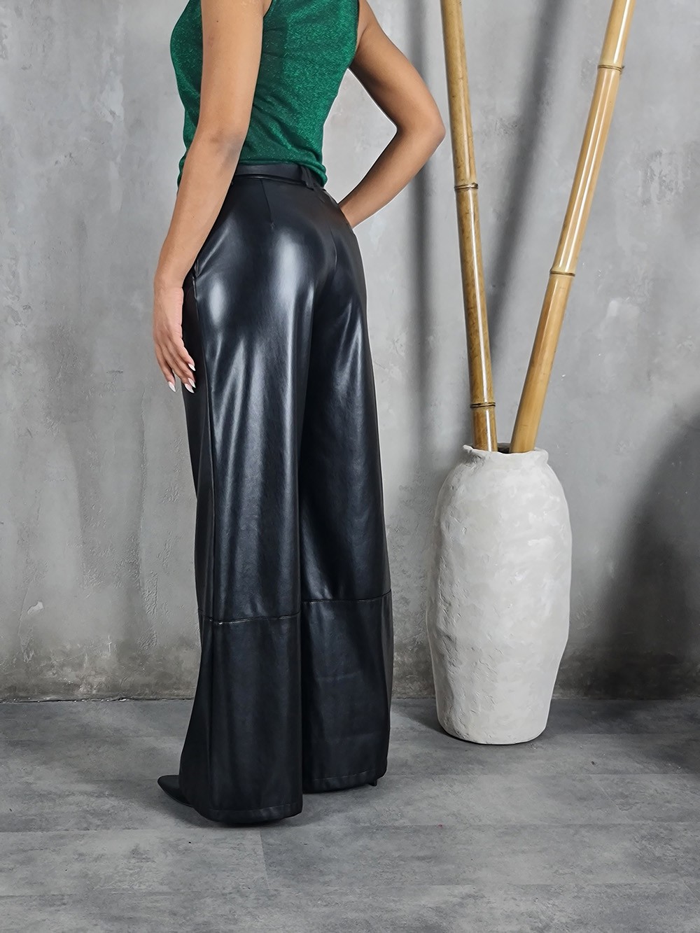 Брюки Imperial из экокожи прямые с ремнем черные, фотография №3