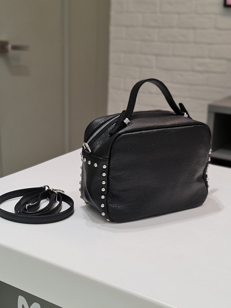 Сумка Leather Country серебристая фурнитура на одной молнии черная, фотография №3