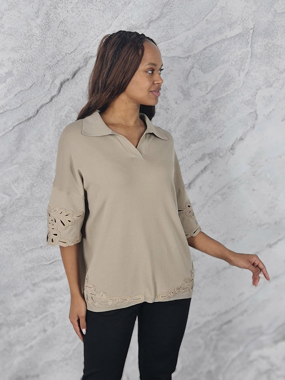 Поло Lara с вышивкой на рукавах и снизу бежевое, фотография №1