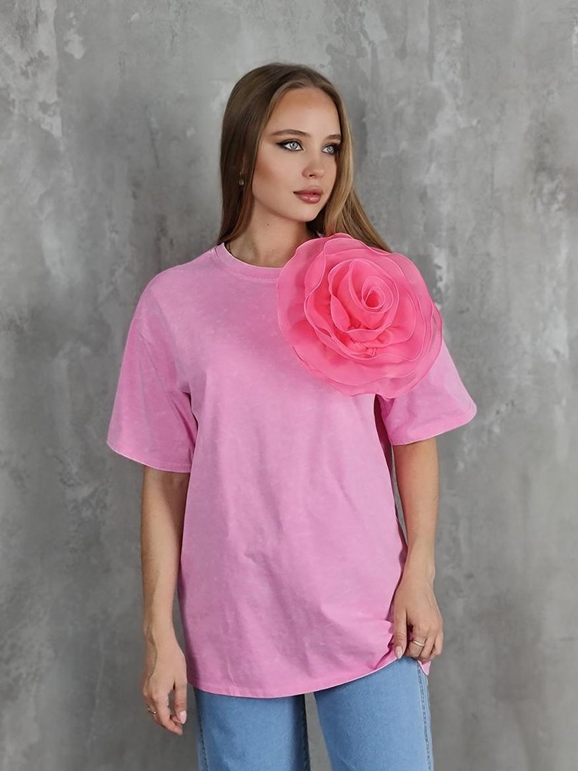 Футболка MOCHY с розовым воздушым цветком слева бабл-гам, фотография №1
