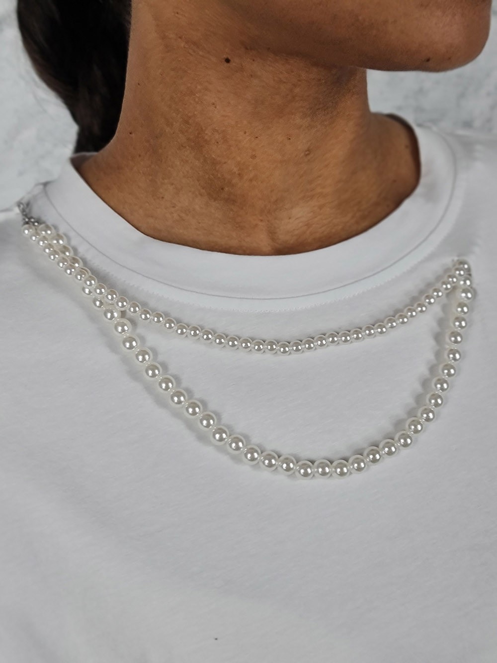 Футболка  KOTHE с жемчужным декором белая, фотография №4