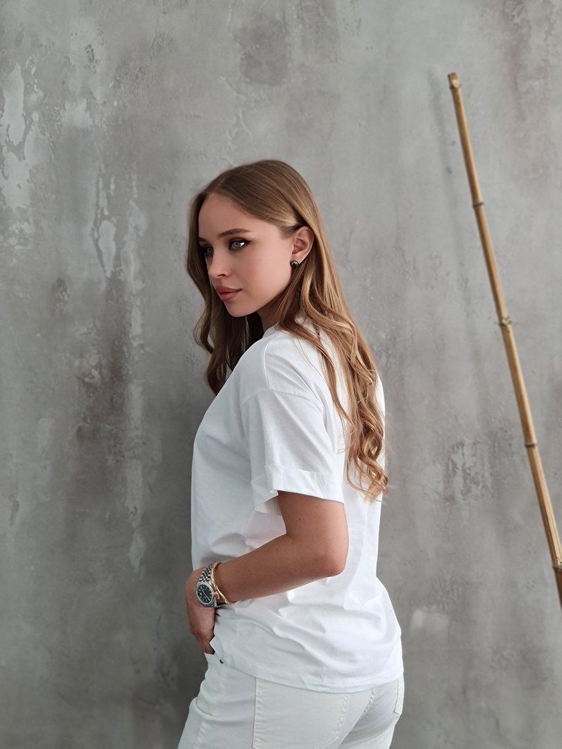 Футболка Imperial с красными руками и девушкой белая, фотография №2