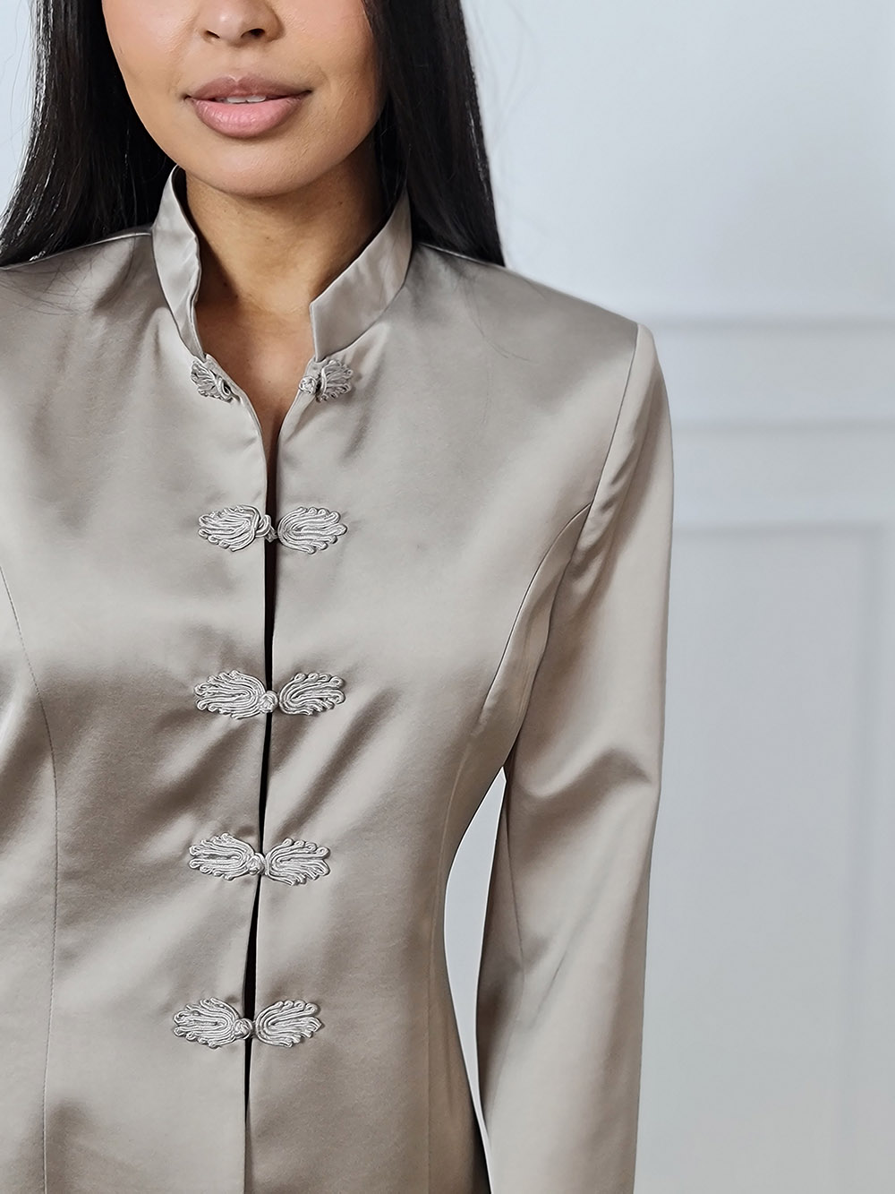 Пиджак Imperial атласный в восточном стиле тауп , фотография №2