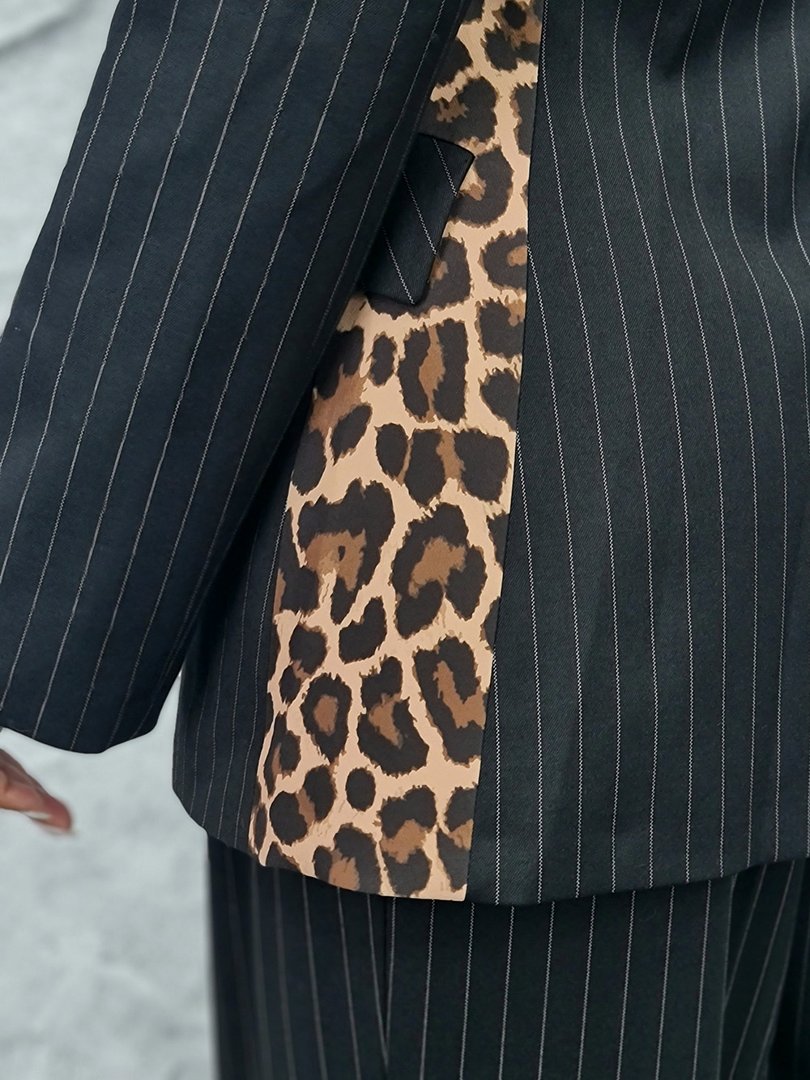 Пиджак Imperial в полоску с леопардовыми вставками побокам черный, фотография №3