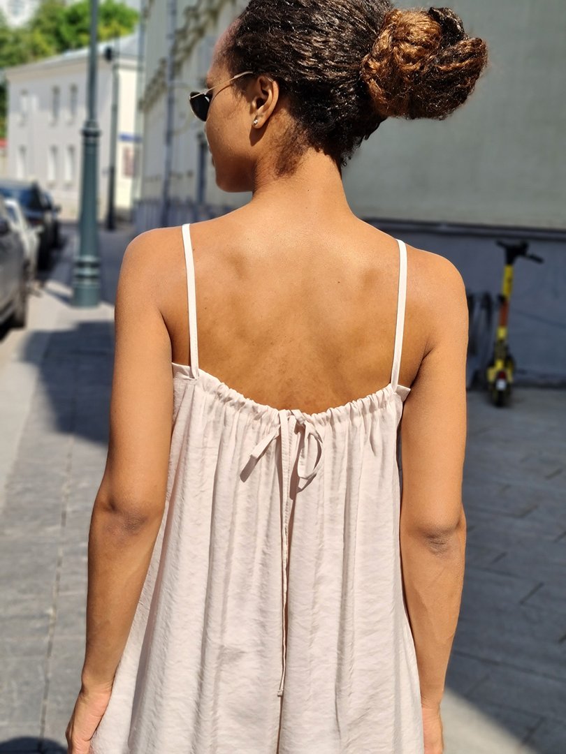 Комбинезон Motel на тонких лямках с брошью бежевый, фотография №6