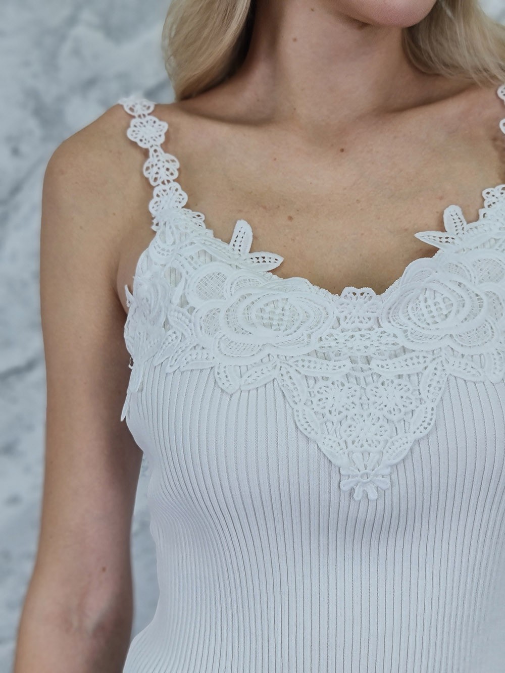 Топ BEAUTY WOMEN с вышивкой на груди молочный, фотография №5