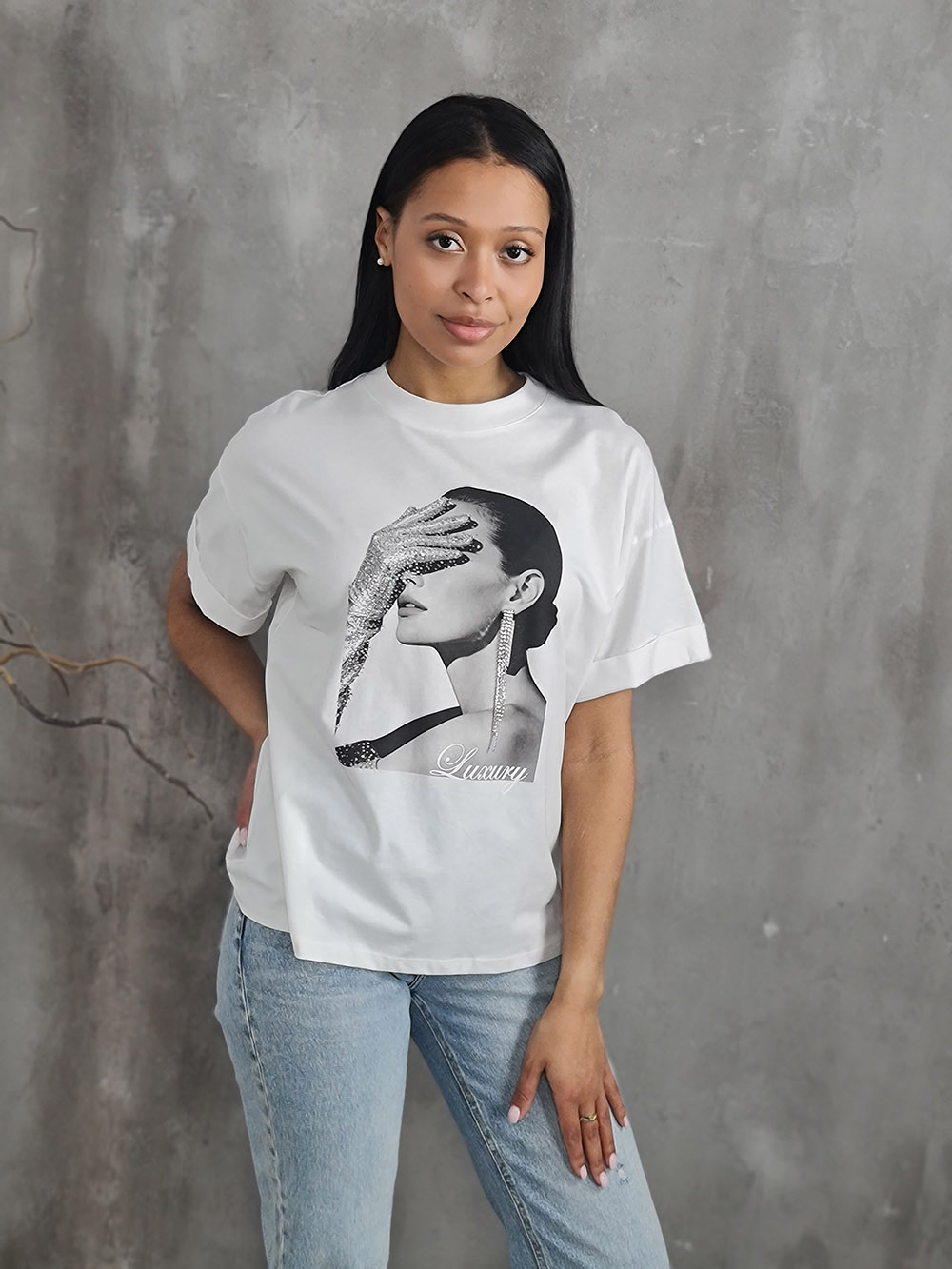 Футболка Imperial девушка ч/б с сережкой белая , фотография №1