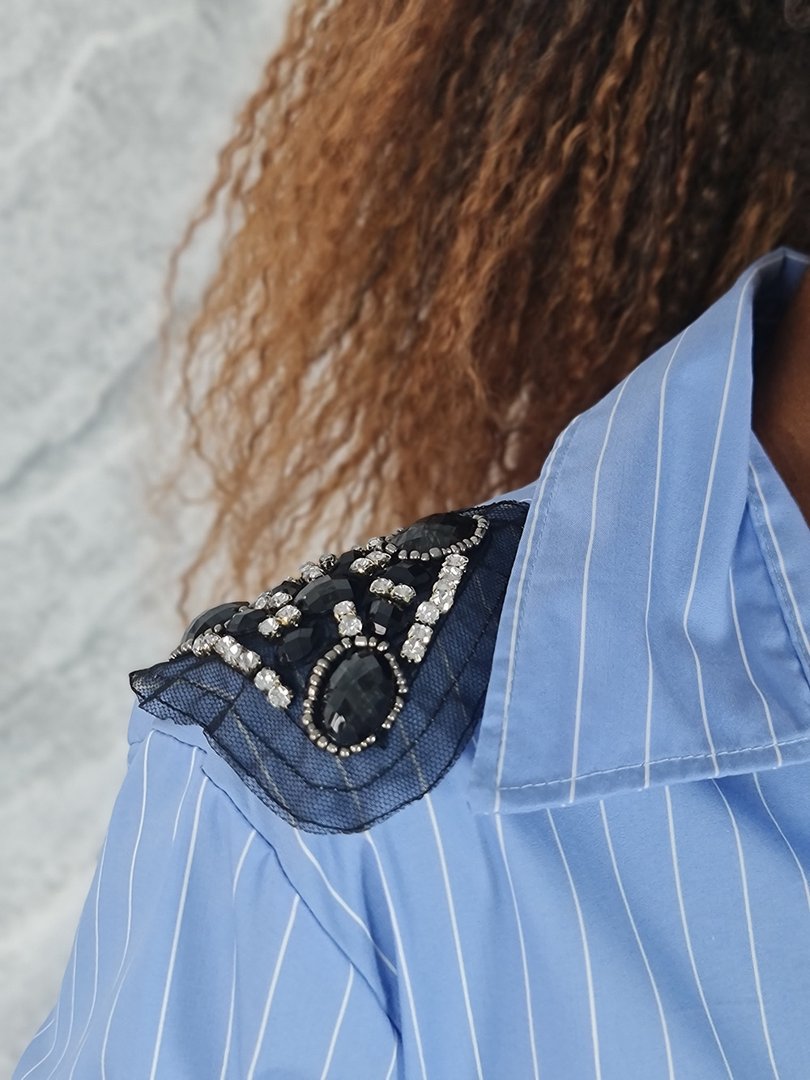 Рубашка MIHO'S с украшениями на плечах в полоску голубая, фотография №3