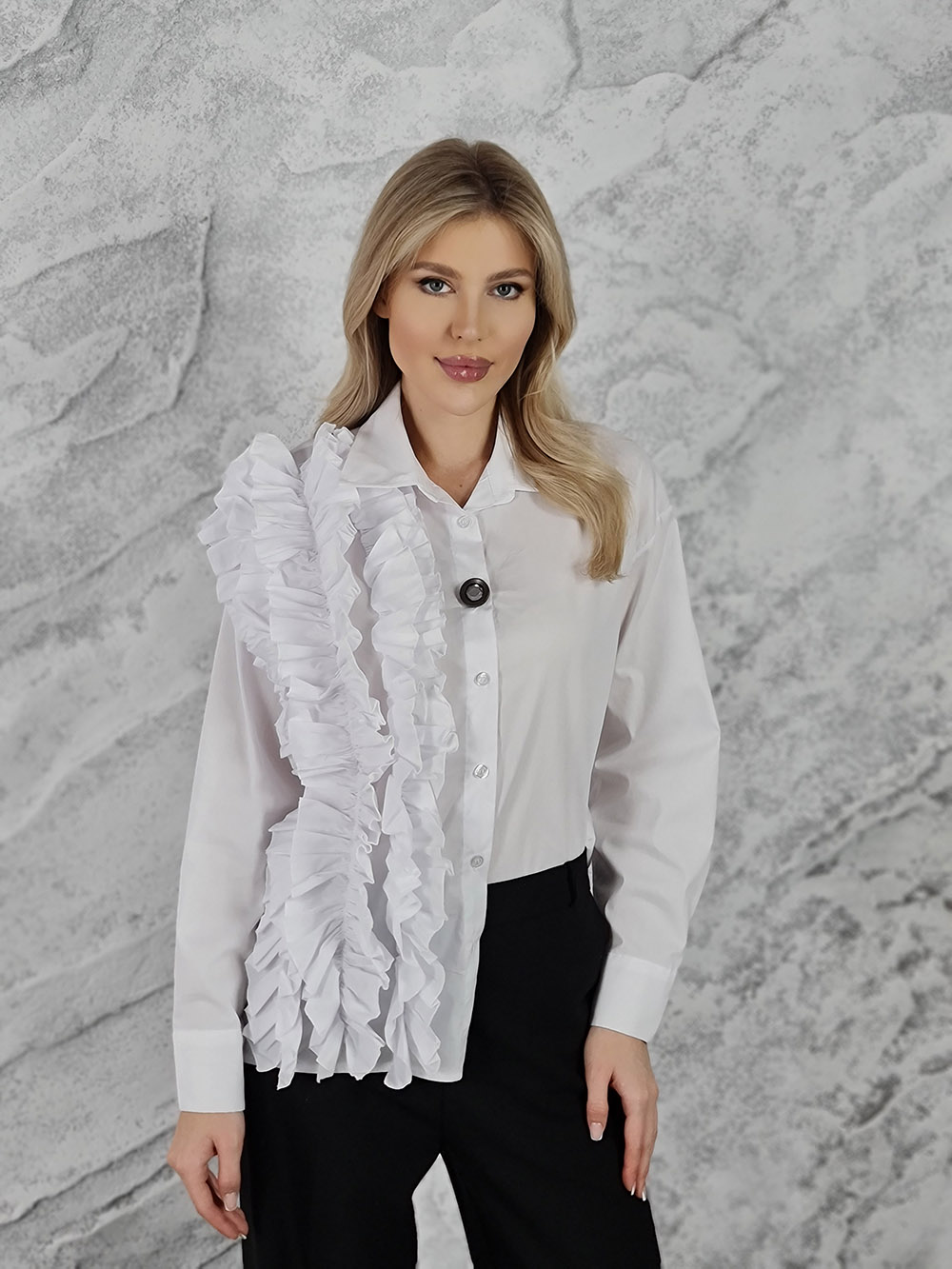 Рубашка MIHO'S с односторонним жабо декоративной пуговицей белая, фотография №1