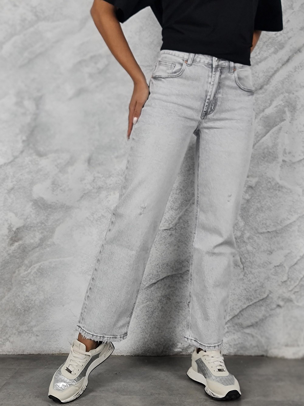 Джинсы Miss Bonbon с потертостями светло-серые, фотография №1