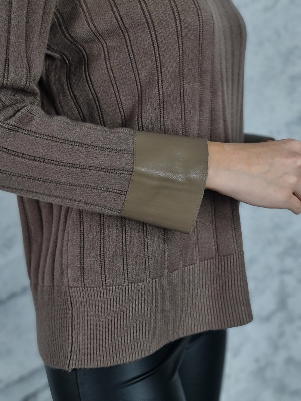 Поло Lara с вставками из экокожи тауп, фотография №3