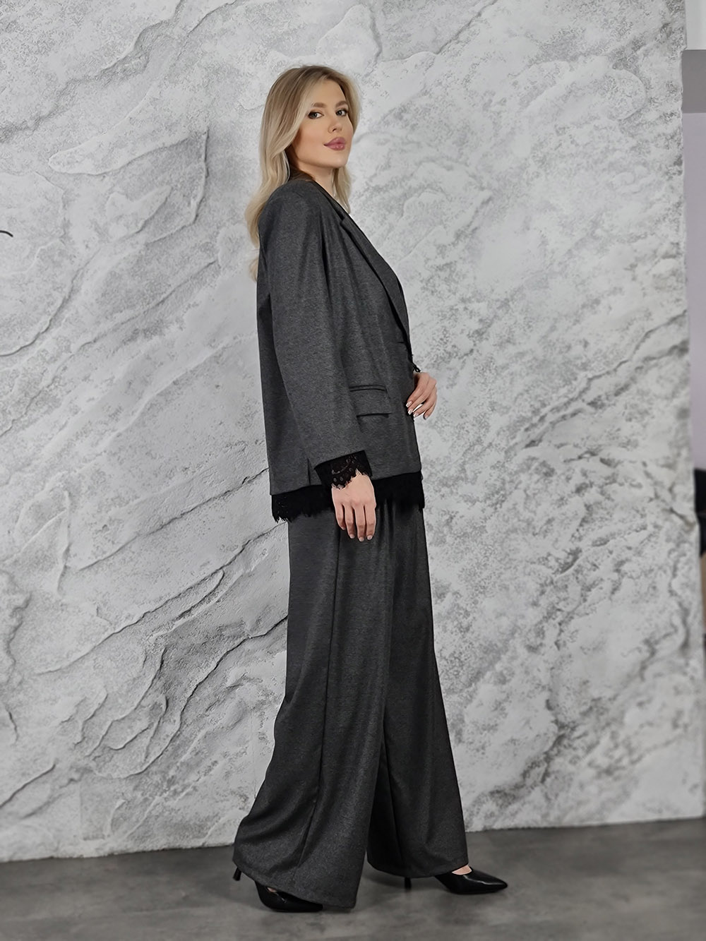 Костюм MIHO'S брюки пиджак черное кружево снизу серый, фотография №4