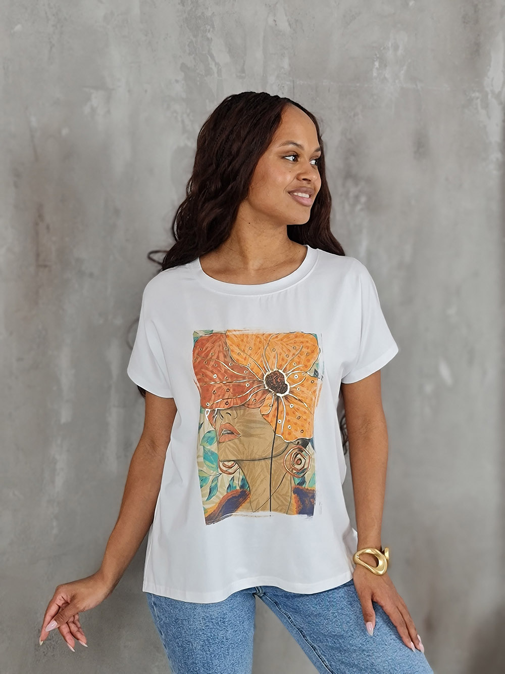 Футболка Mitica&Co.  с принтом "Девушка с большим оранжевым цветком" белая, фотография №1