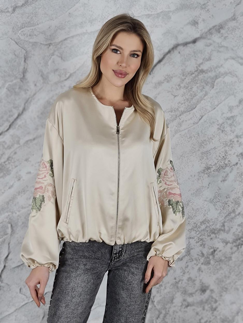 Бомбер MIHO'S атласный с вышивкой цветы на рукавах молочный, фотография №1