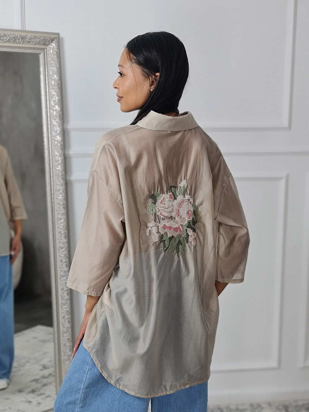 Рубашка MIHOs удлиненная с розой на спине бежевая, фотография №3