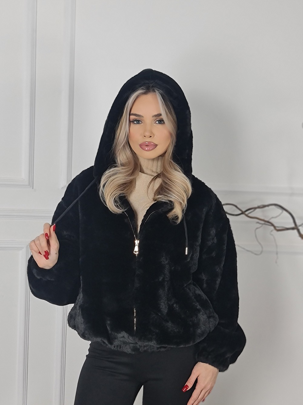 Экошуба ONE LOVE с капюшоном короткая черная, фотография №4