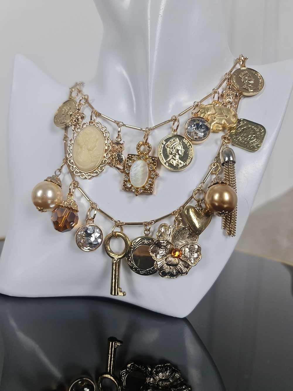 Колье King Kong двойноес разными кулончиками золотое, фотография №4