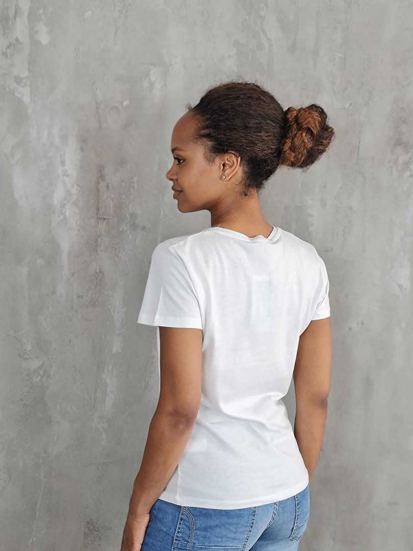 Футболка Please принт девушка с собакой белая, фотография №3