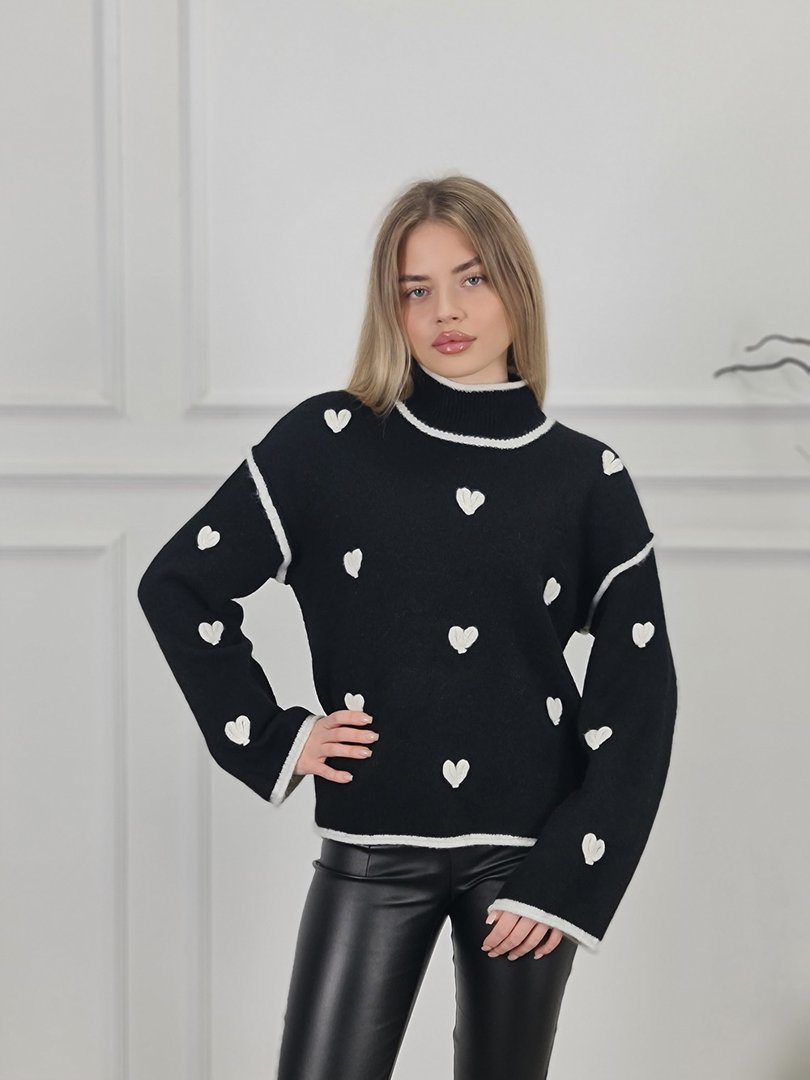 Джемпер AZARA с вышитыми сердечками черный, фотография №2