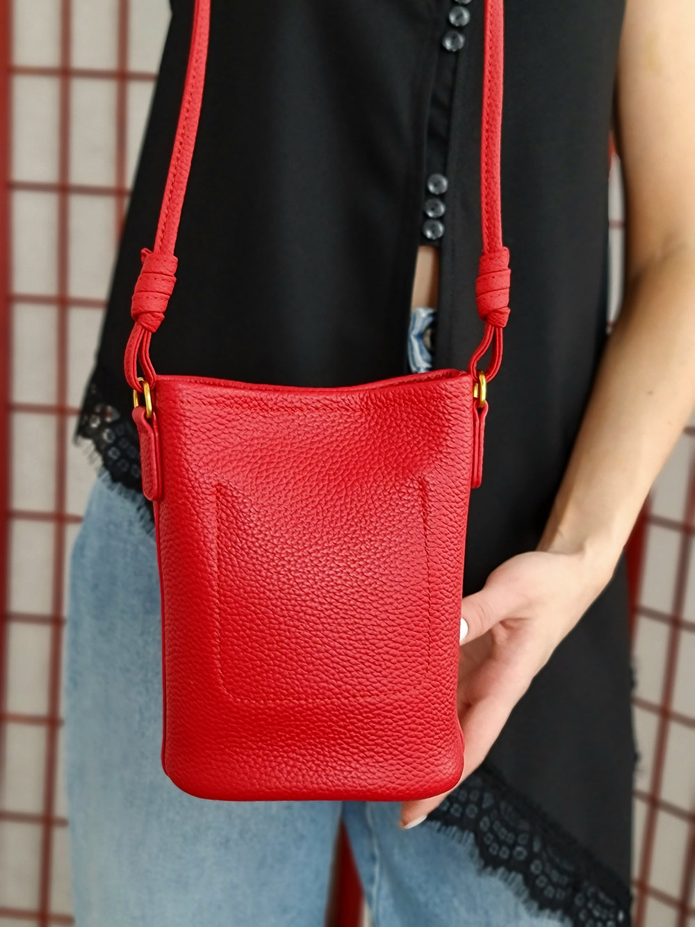 Сумка мини с круглой вставкой золотой красная , фотография №2