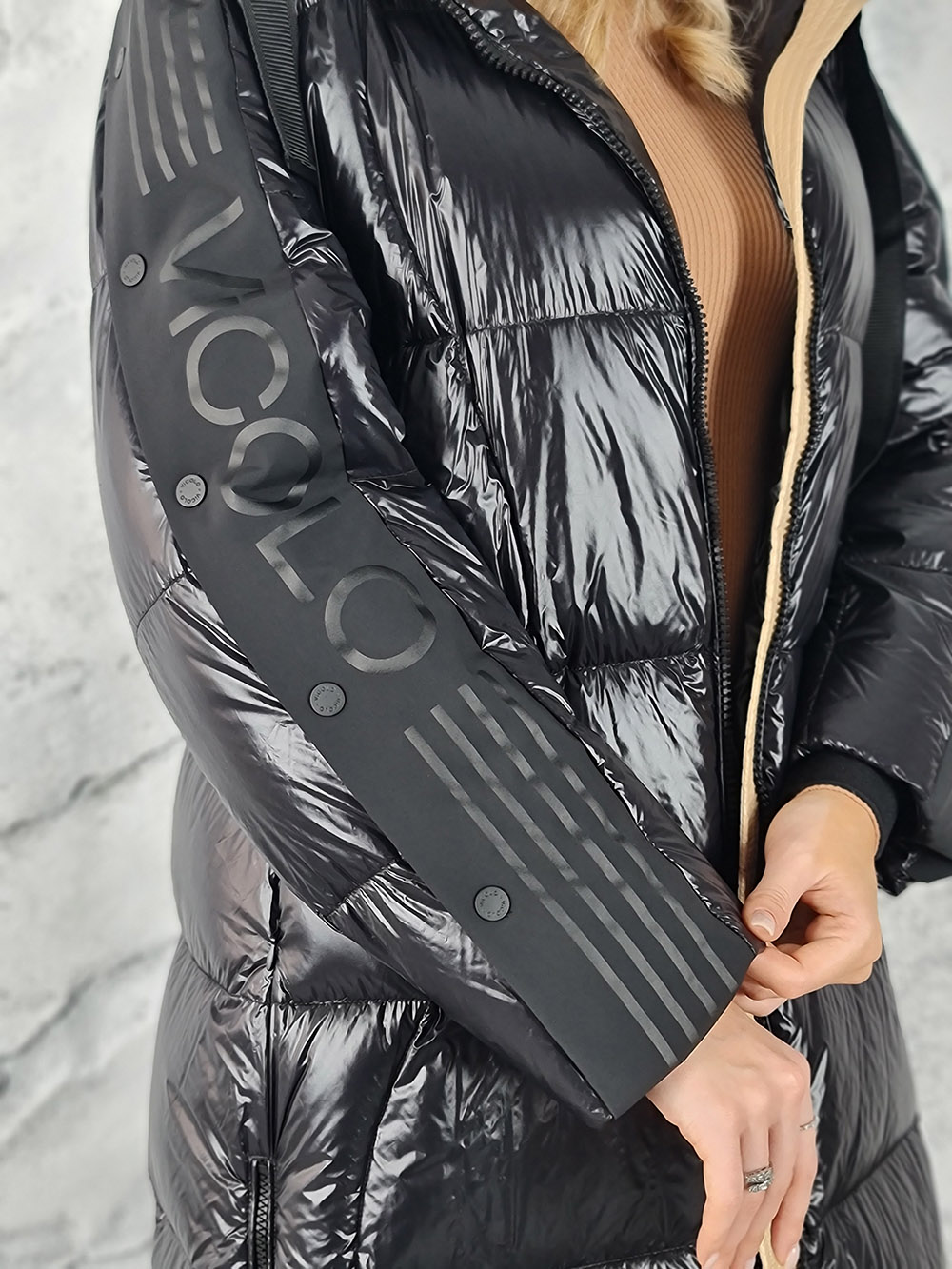 Пуховик Vicolo натуральный пух с бежевым подкладом капюшон черный, фотография №5