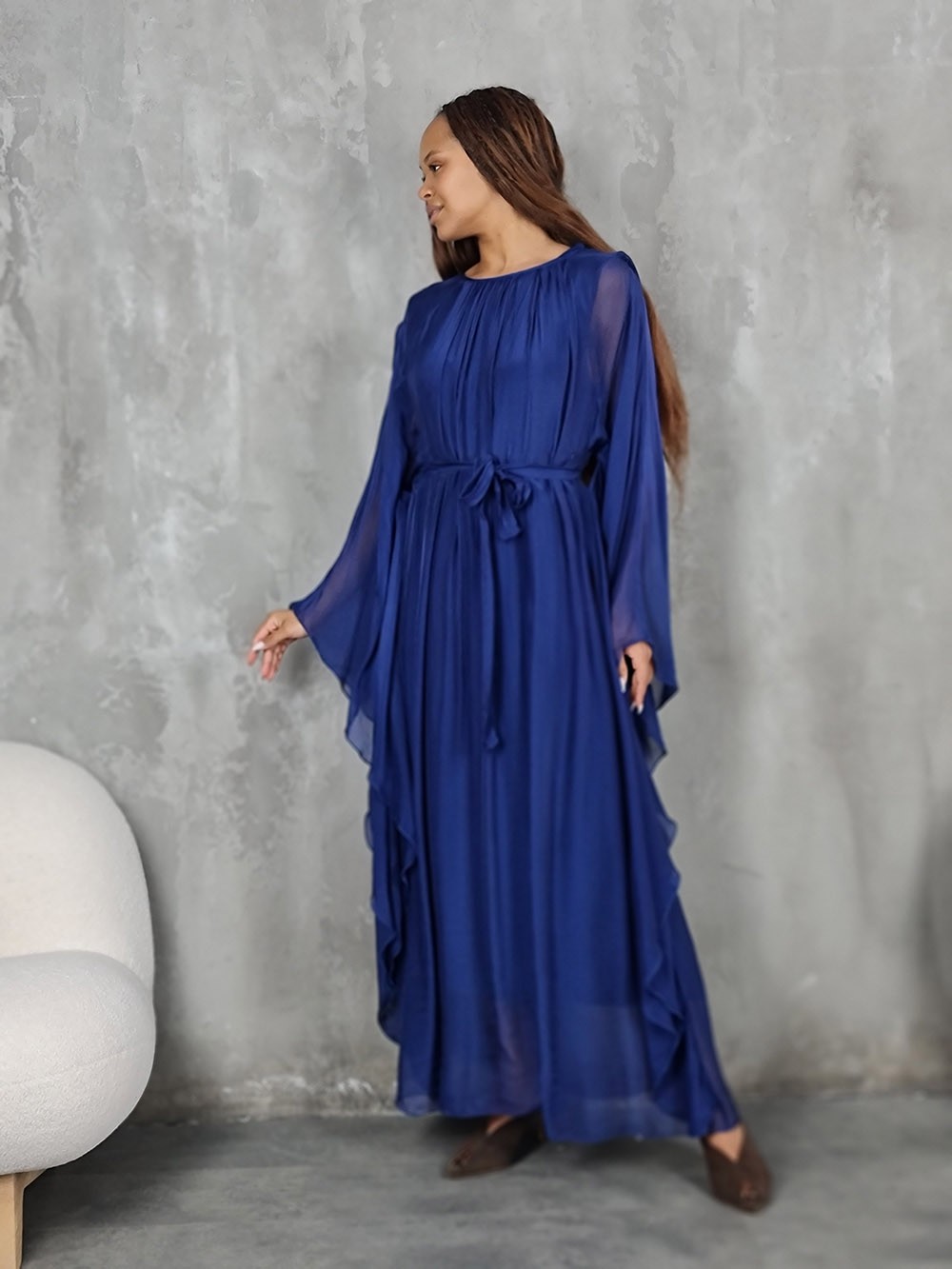 Платье CLOTHÉ с поясом и рукавами летучая мышь синее, фотография №2