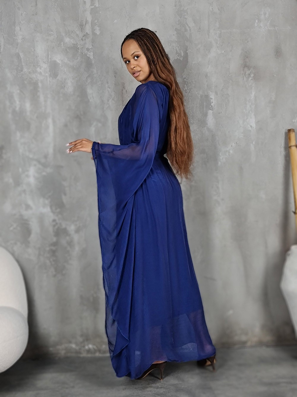 Платье CLOTHÉ с поясом и рукавами летучая мышь синее, фотография №3