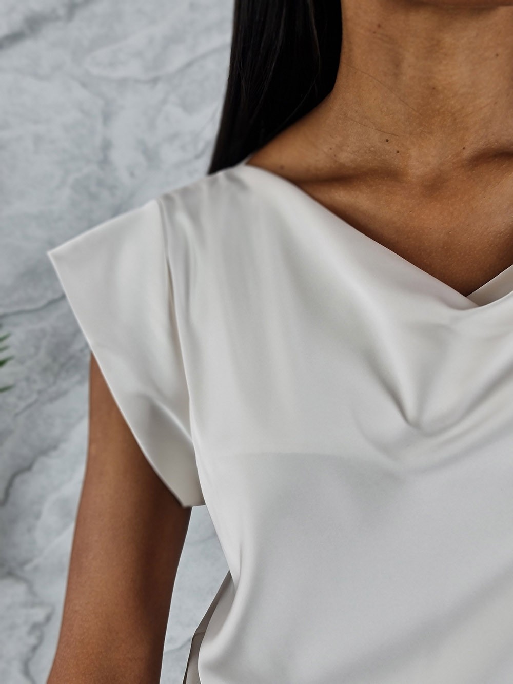 Блузка Imperial со сборкой на декольте атласная белая, фотография №3