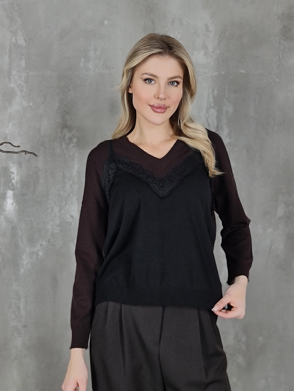 Джемпер Souvenir с черным кружевным топом поверх шоколад, фотография №1