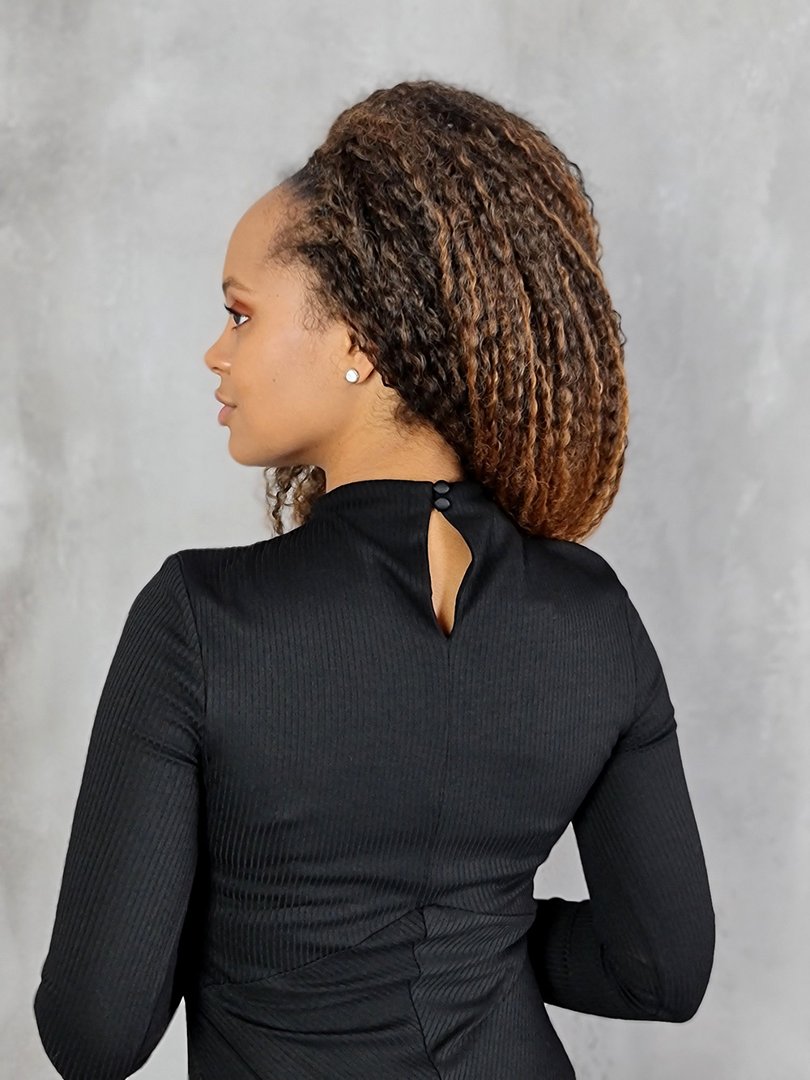 Платье Imperial длинное в рубчик с чёрным кожаным ремнем черное, фотография №4