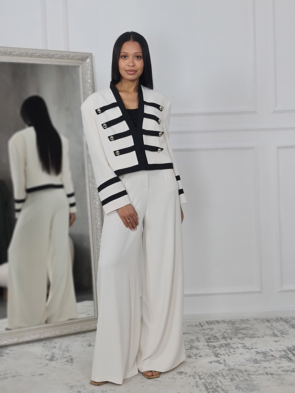 Пиджак Imperial с черными вставками и золотыми пуговицами молочный , фотография №5